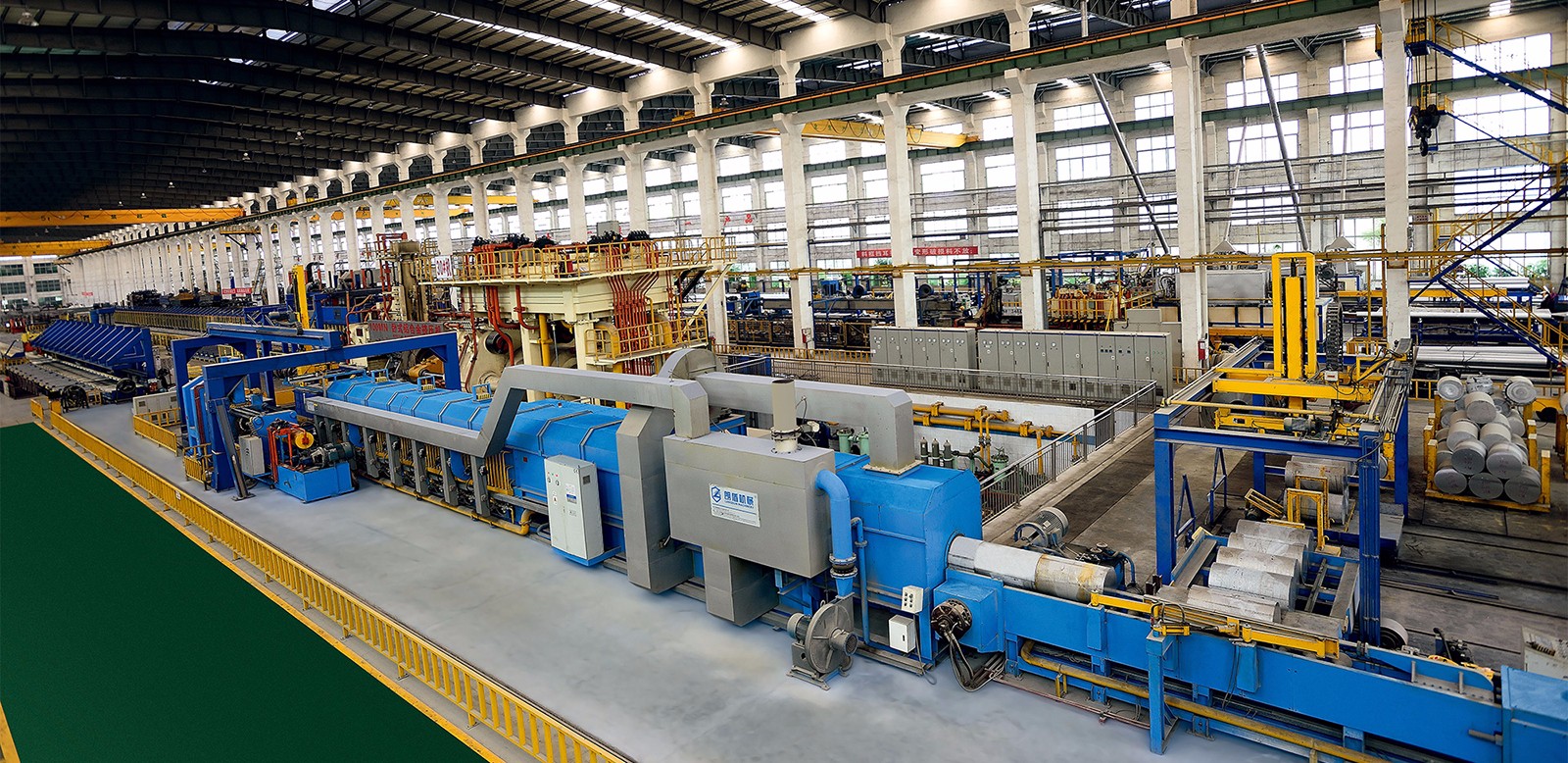 The 10000T extrusion production line which is capable of producing profile of sectional width reaching 800mm