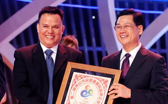 鳳鋁鋁業被評為“市民最喜愛的品牌企業”、“廣佛同城至愛佛山品牌”